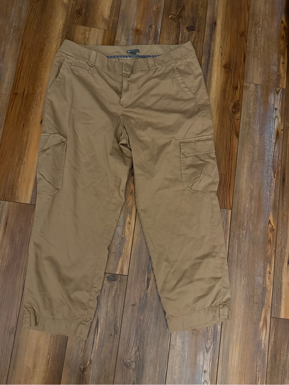 GAP Women's Tan Cargo Capris